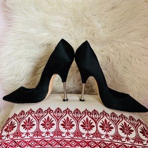 Black Satin Oscar the la Renta stilettos size10.